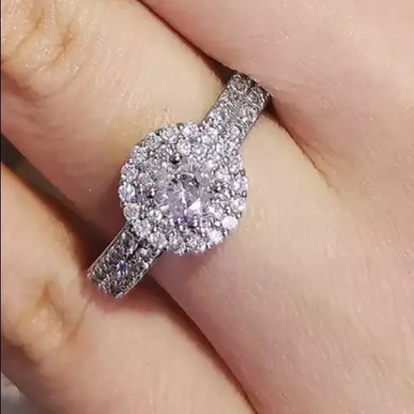 New Luxury 925 Silver Round Diamond Ring - Picture 3 of 3